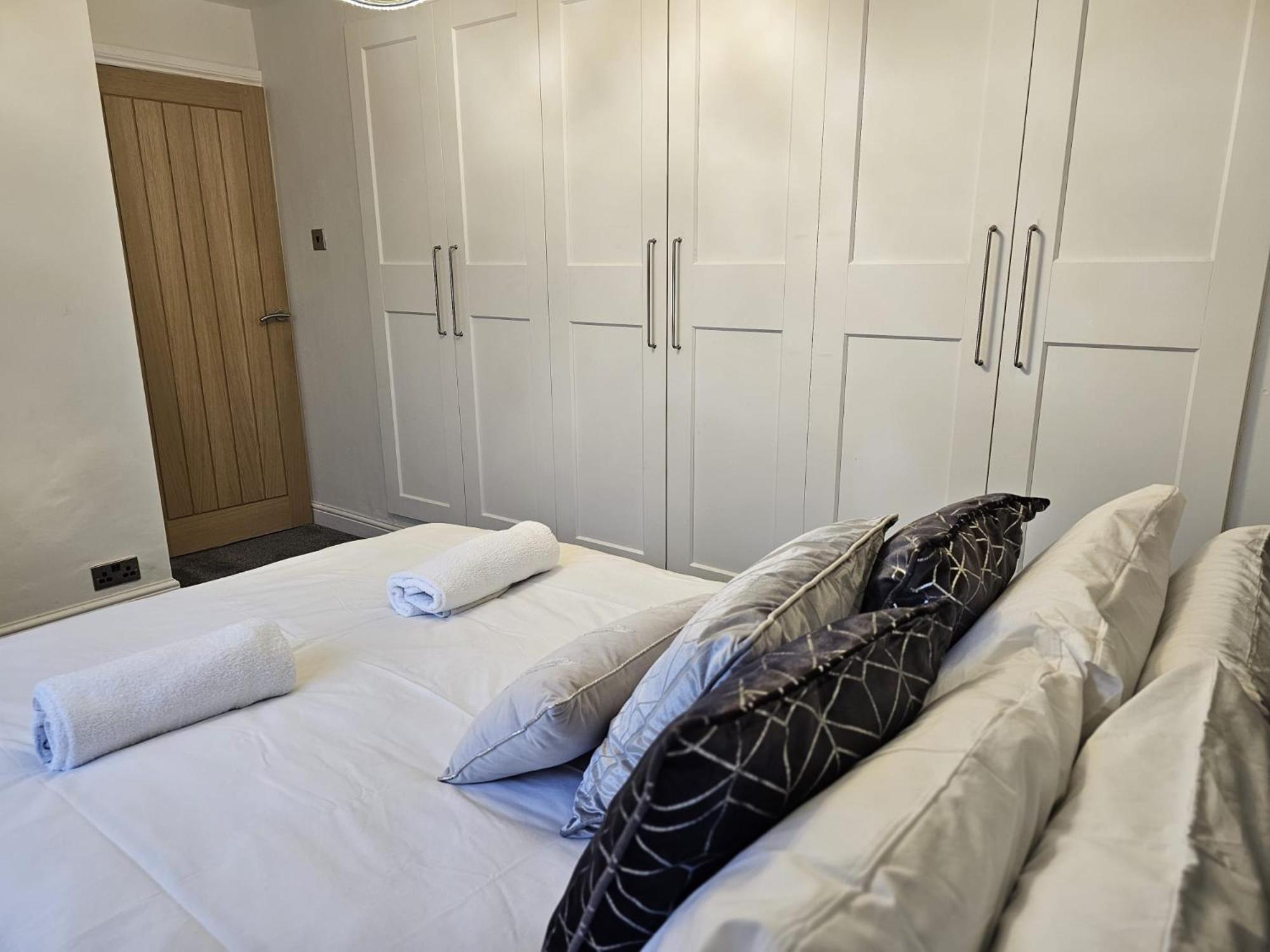 Modern 3 Bedroom Property With Free Driveway Parking By Shire Stays Shrewsbury Exterior photo