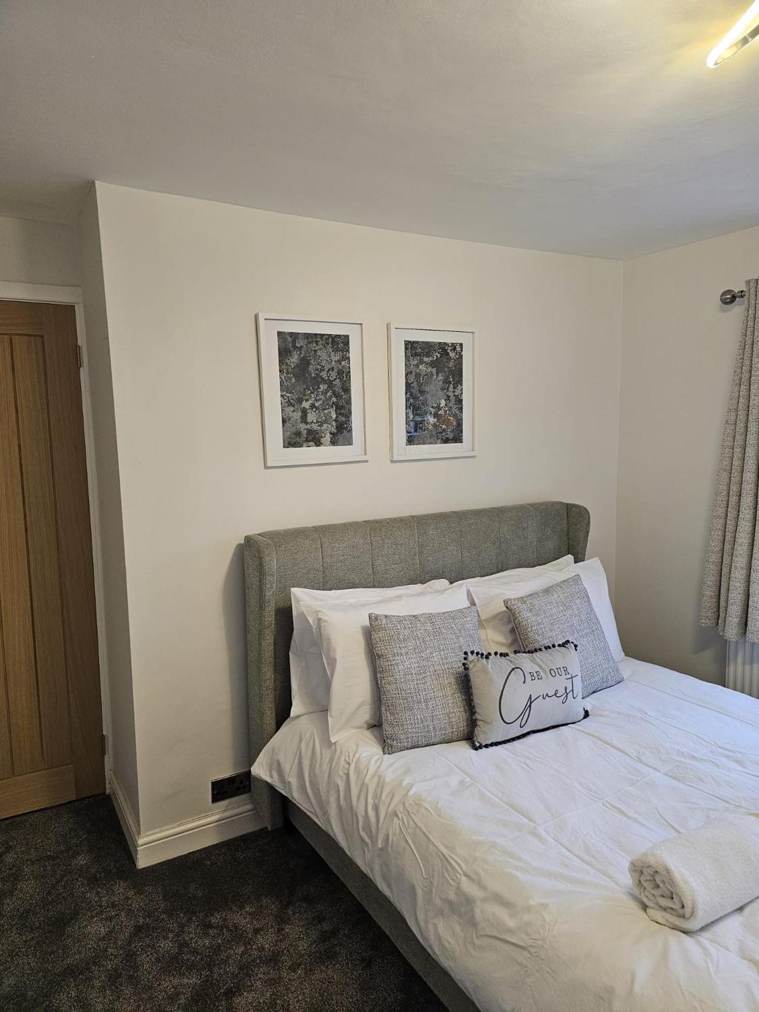 Modern 3 Bedroom Property With Free Driveway Parking By Shire Stays Shrewsbury Exterior photo